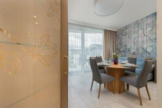 Elegancki Apartament w Sopocie z Parkingiem i Klimatyzacją Blisko Plaży by Rent like home - Sopot - 1