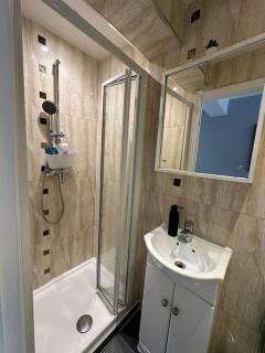 Cosy 2 BEDROOMS Apartment - 3