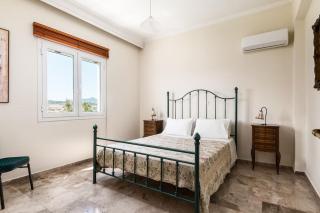 Villa Anastasia with Private Pool & Outdoor Spa Tub - Agios Ioannis - 3