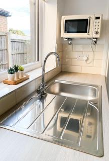 Newly Refurbished 2-Bed with Patio, Netflix & Wi-Fi - Worksop - 5