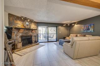 Large Modern-style Condo W Pool, Gym, Game Room - Gatlinburg - 4