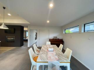 Spacious 4 Bed Family Home - Christchurch - 7