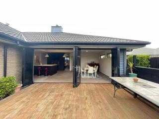 Spacious 4 Bed Family Home - Christchurch - 2