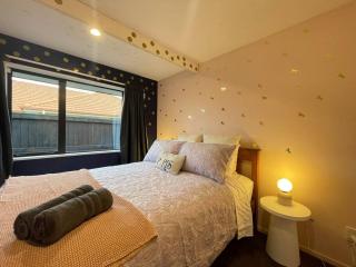 Spacious 4 Bed Family Home - Christchurch - 1