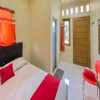 RedDoorz at Wahidin Street Cirebon - Cirebon - 4