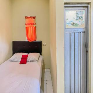 RedDoorz at Wahidin Street Cirebon - Cirebon - 3