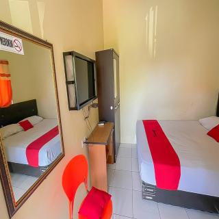 RedDoorz at Wahidin Street Cirebon - Cirebon - 2