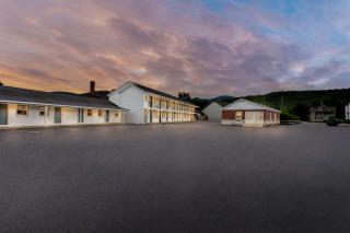 Rodeway Inn Gorham Riverside - 2