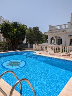 Chalet independiente con piscina - 9