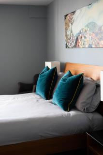 City Hall Penthouse Duplex - Incredible Views & Sleeps 8 & Balcony & Very Modern and spacious - Belfast - 6