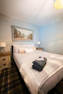 City Hall Penthouse Duplex - Incredible Views & Sleeps 8 & Balcony & Very Modern and spacious - Belfast - 5