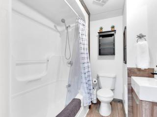 Private beach with SPA on the lake I Plage Sucrée - Saint-Rémi-dʼAmherst - 4