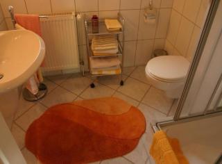 An einer Schleuse gelegene Ferienwohnung mit Grundstück direkt am Wasser - Wesenberg - 7