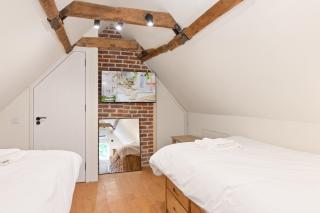 Group Party Complex - Royston - 8