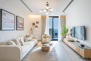 Charming 1BR Apartment in The Ivy, Jumeirah Village Triangle by Deluxe Holiday Homes - Dubai - 2