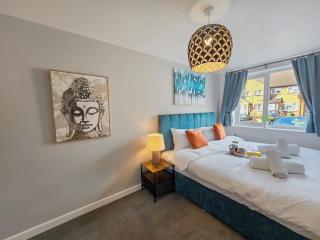The Hewlett Court Terracotta by Fortuna Property - Cheltenham - 4