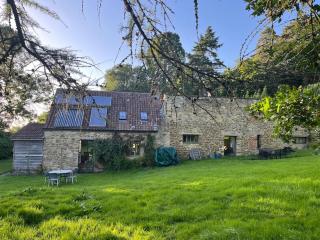 Cosy, spacious barn in four acres of private land - - 7