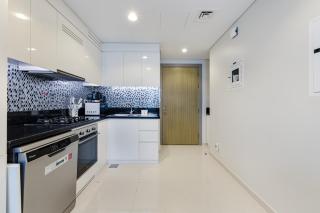ALiving Charming 1BR at Aykon Tower Business Bay - 3