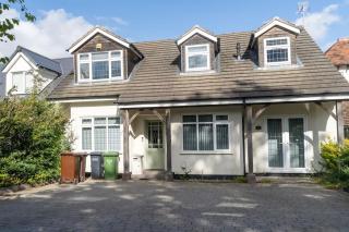 Spacious 15 Guest Home With 9 Beds in Shirley - 9