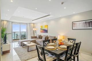 Sky Haven in 45th Floor 2BR with Dubai Harbour Views - Dubai - 5