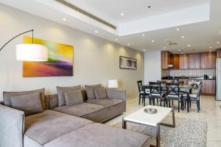 Sky Haven in 45th Floor 2BR with Dubai Harbour Views - Dubai - 9