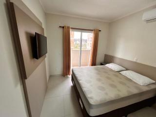 572 - Apartamento 2 dormitórios na praia de Bombas - 1