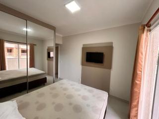 572 - Apartamento 2 dormitórios na praia de Bombas - 2