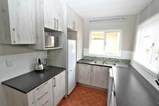 Central Apartment with Great Views, Secure Parking - Plettenberg Bay - 3