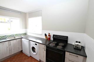 Central Apartment with Great Views, Secure Parking - 2