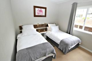 Central Apartment with Great Views, Secure Parking - Plettenberg Bay - 4