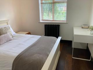 2 bed Serviced Apartment in Henley - 3
