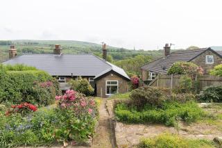 High Peak 5-Star Haven Gardens, Parking & WiFi - Furness Vale - 0