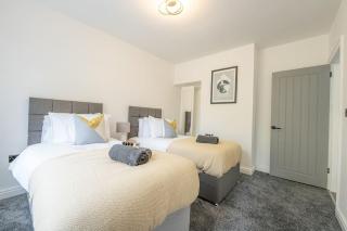 High Peak 5-Star Haven Gardens, Parking & WiFi - 8