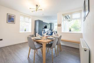 High Peak 5-Star Haven Gardens, Parking & WiFi - 6