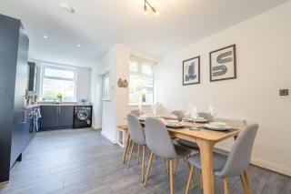 High Peak 5-Star Haven Gardens, Parking & WiFi - 7