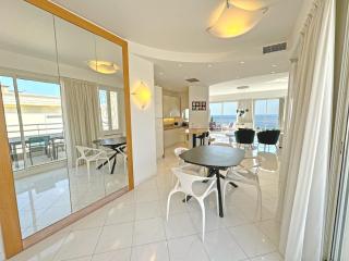 Sea Front Penthouse Cote d Azur - 8