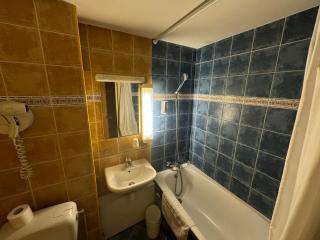 Hôtel Bosquet Pau Centre - Self Check In Budget Hotel - Pau - 8