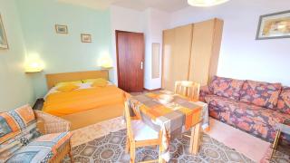 Lucerna studio Balcony lake view by Gardadomusmea - 8