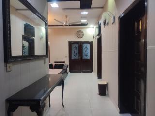 Fully Serviced Holiday Homes Near Emporium Mall & Expo Center - Lahore - 5