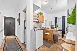 Quaint 2BR Apt Walk to Time Square - New York - 1