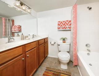 Wyndham 121 Bright, Airy 1br Apt , Parking, Pool - Hampton - 4