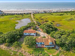 1550 E Ashley Private Island At The Fort Across From Beach Very Private - 0