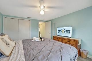 Cozy Oasis Screened Pool, Picturesque Canal Views! - 2