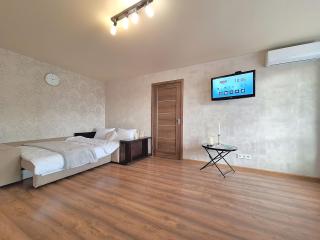 Двокімнатна квартира навпроти Театру Гоголя у центрі Полтави Мережа AlexApartments Документи для відряджень Безконтактне заселення цілодобово - 0