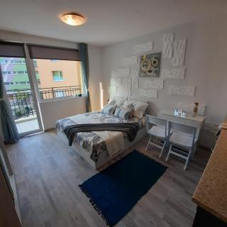 Studio Apartment with Pool View, Sunny Beach - Sunny Beach - 0