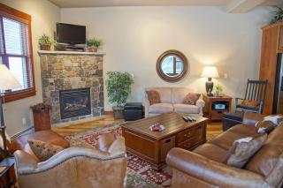 Pool & Hot Tubs, 2 Living Rooms, City Shuttle, Washer, Dryer - 0