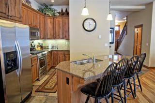 Pool & Hot Tubs, 2 Living Rooms, City Shuttle, Washer, Dryer - 2