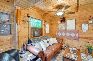Patio and Fire Pit Charming Cabin in Roaring Gap! - Abshers - 6
