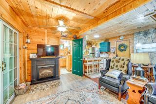 Patio and Fire Pit Charming Cabin in Roaring Gap! - Abshers - 4