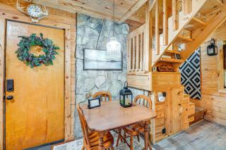 Patio and Fire Pit Charming Cabin in Roaring Gap! - Abshers - 7